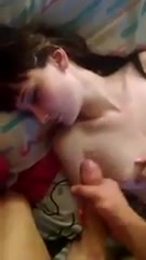 Брат накапал спермы на лицо спящей сестре