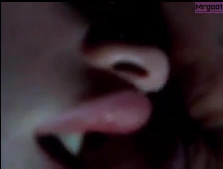 Навалял за щеку хкйца пока сестрeнка крепко спала