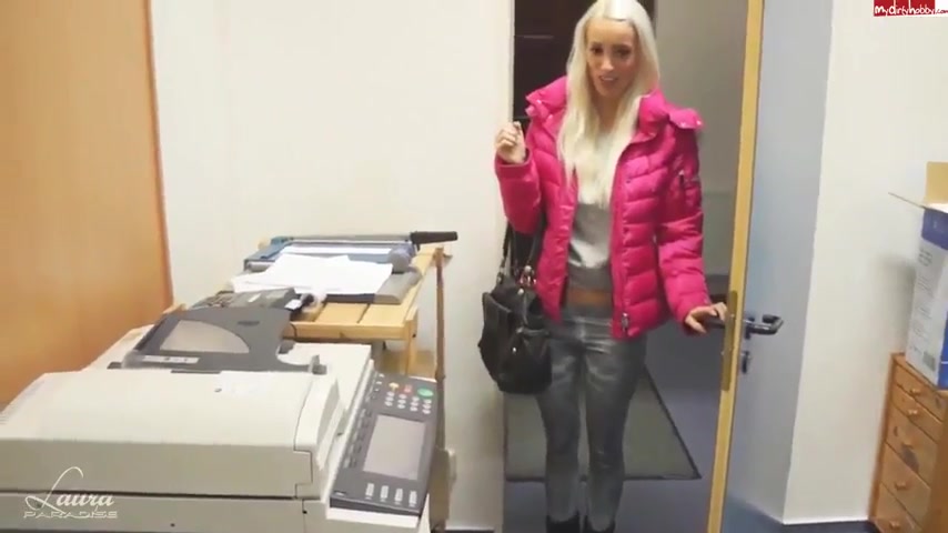 Дала директору ради повышения