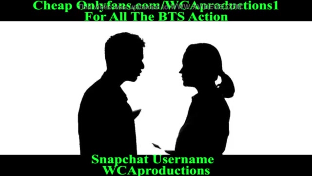 Брюнетка дрочит татуированной рукой