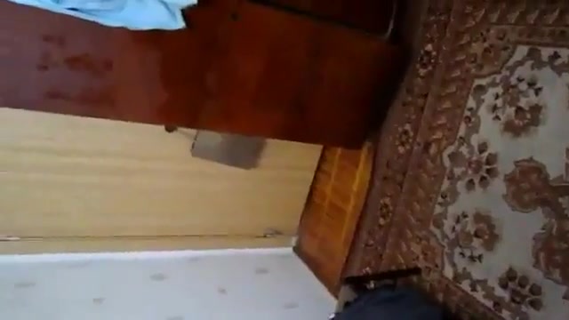 Русская девушка пьет водку и закусывает членом