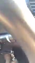 Девушка смотрит как дрочит таксист и улыбается