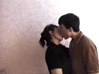 Девушка учит своего поцика правильно трахать ее во все щели