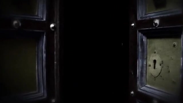 Сексапильная блондинка заглатывает член и жарко ебется со своим начальником на работе