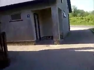 Глубоко позабавились в общественном туалете