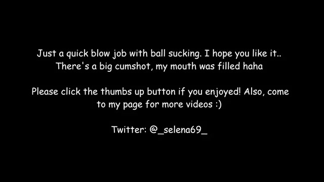 Лежит и получает удовольствия от длинного язычка своей девочки