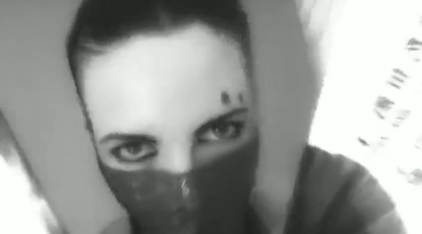 Блонди в розовом лифчике пришла на кастинг