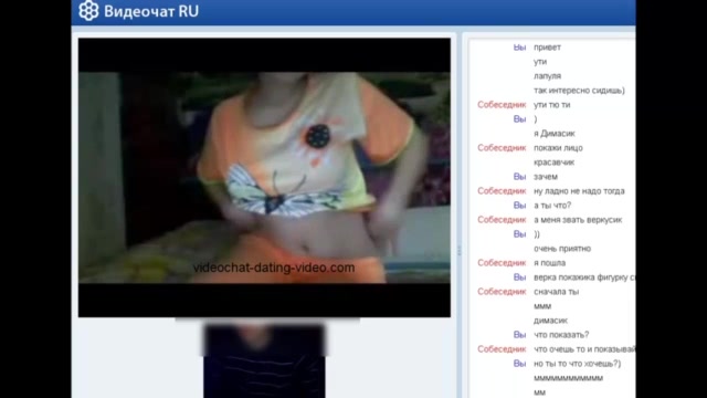Сняла трусики и показала киску