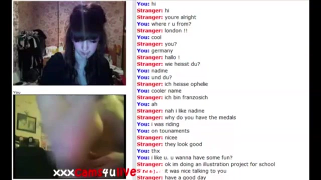 Красивая девушка мастурбирует и снимает лицо когда кончает