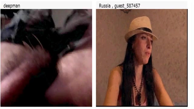 Девка смотрит по Web камере как дрочит мужик с волосатой задницей