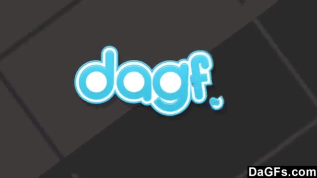 Блонда показывает бесплатный интим на вебку