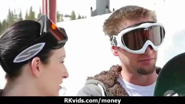 Девкам нужны деньги и они пришли ебаться за деньги