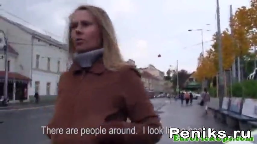 Девушка ебется с незнакомцем в машине за большие деньги