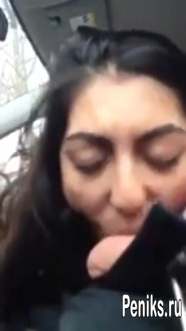 Горячая МИЛФ и маленький паренек зажигают