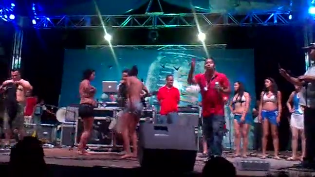 Стриптизер на дне рождения оприходовал все девок!