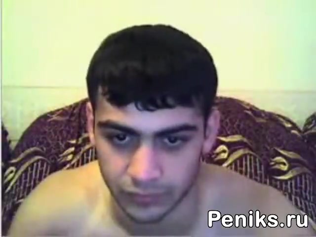 Парень дрочит член и снимает на видео